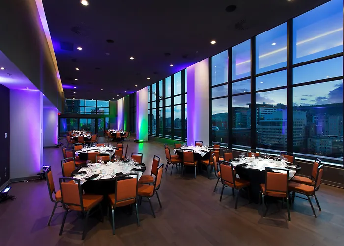 Holiday Inn Hotel & Suites - Montreal Centre-Ville Ouest By Ihg